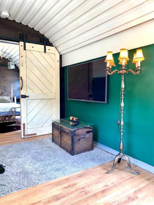 Вилла Gleis 1, Eisenbahn Waggon Mit Whirlpool Und Ofen Кроненбург Экстерьер фото
